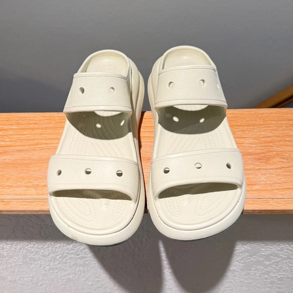 CROCS Crush Platform Slide Sandals in Bone Size 11 (Runs small)